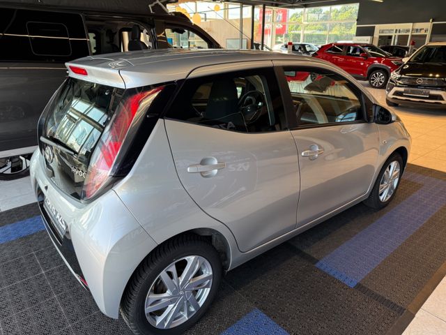 Toyota Aygo x-play touch Automatik