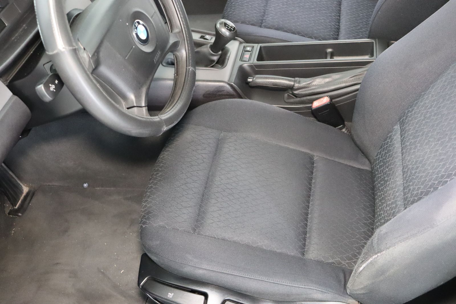 Fahrzeugabbildung BMW 316 ti compact Klima * Sitzhzg.* HU/AU bis 03.25