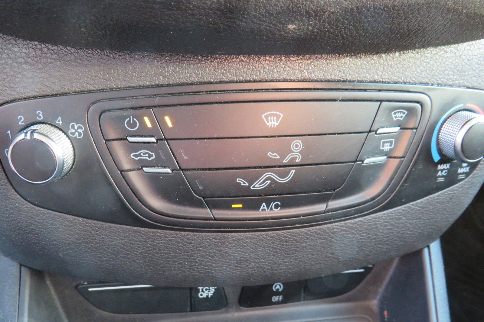 Fahrzeugabbildung Ford Transit Courier KASTEN KLIMA FLÜGEL 1.HD