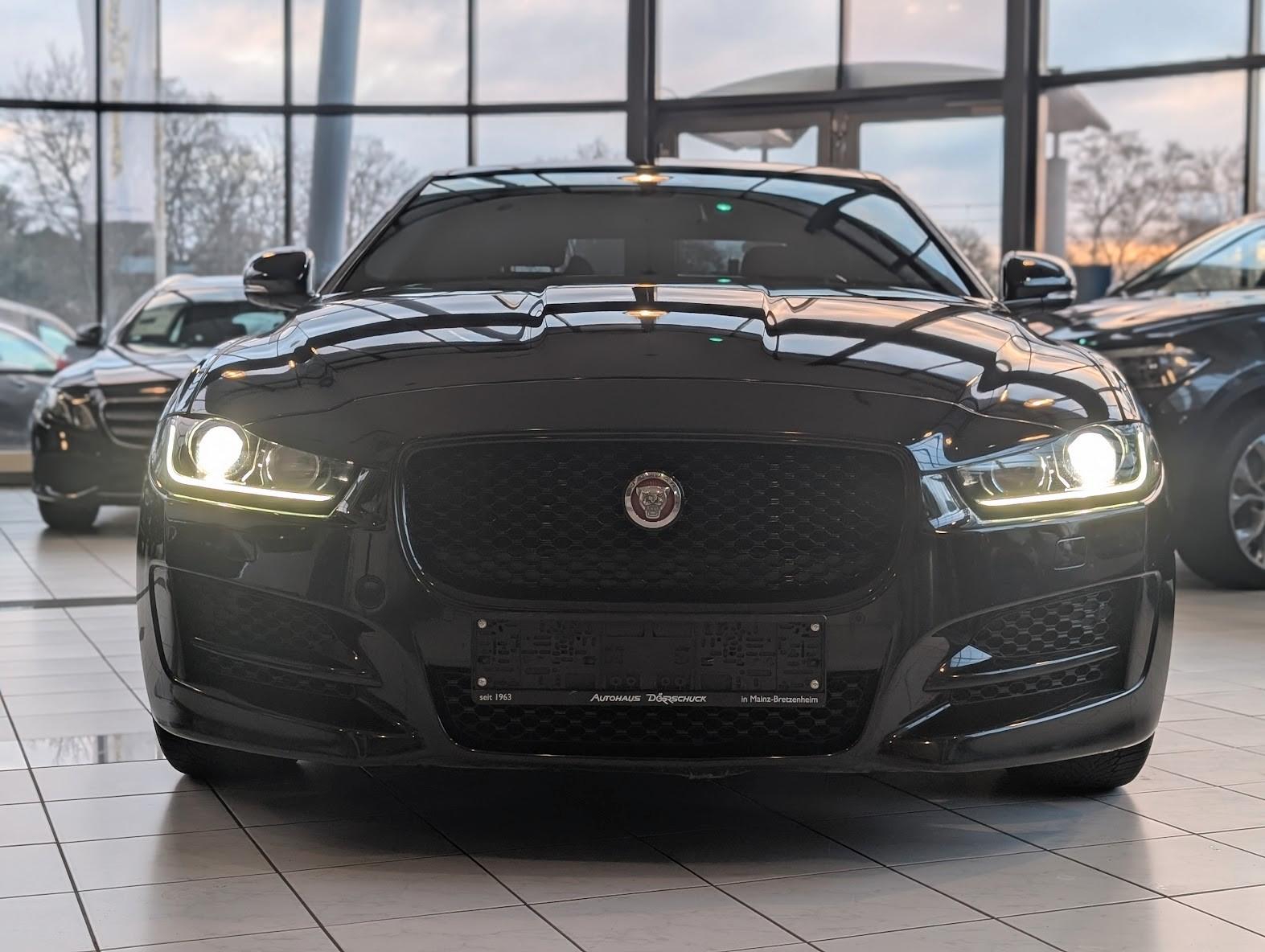 Jaguar XE 25t R-Sport AWD KAMERA Sitzheiz. PANORAMA