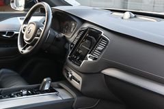 Fahrzeugabbildung Volvo XC90 R-Design T8 AWD *VOLL*STHZ*AHK*Pano*360*