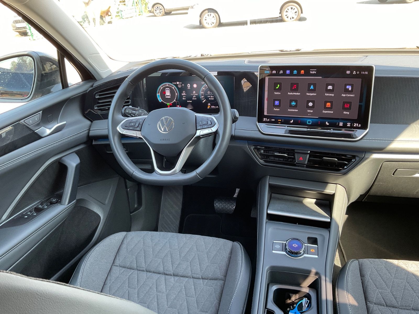 Fahrzeugabbildung Volkswagen Tiguan 2.0 TDI DSG Life,AHK,ACC,LED,Kamera