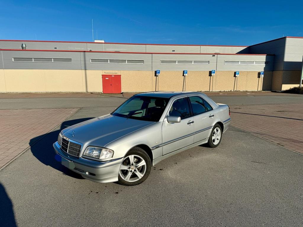 Mercedes-Benz C 240