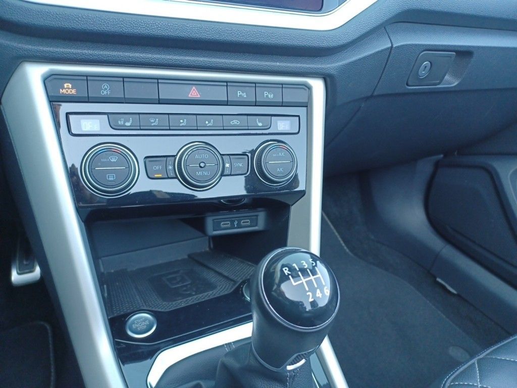 Fahrzeugabbildung Volkswagen T-Roc Cabriolet 1.5 TSI R-Line Leder, Navi, DCC