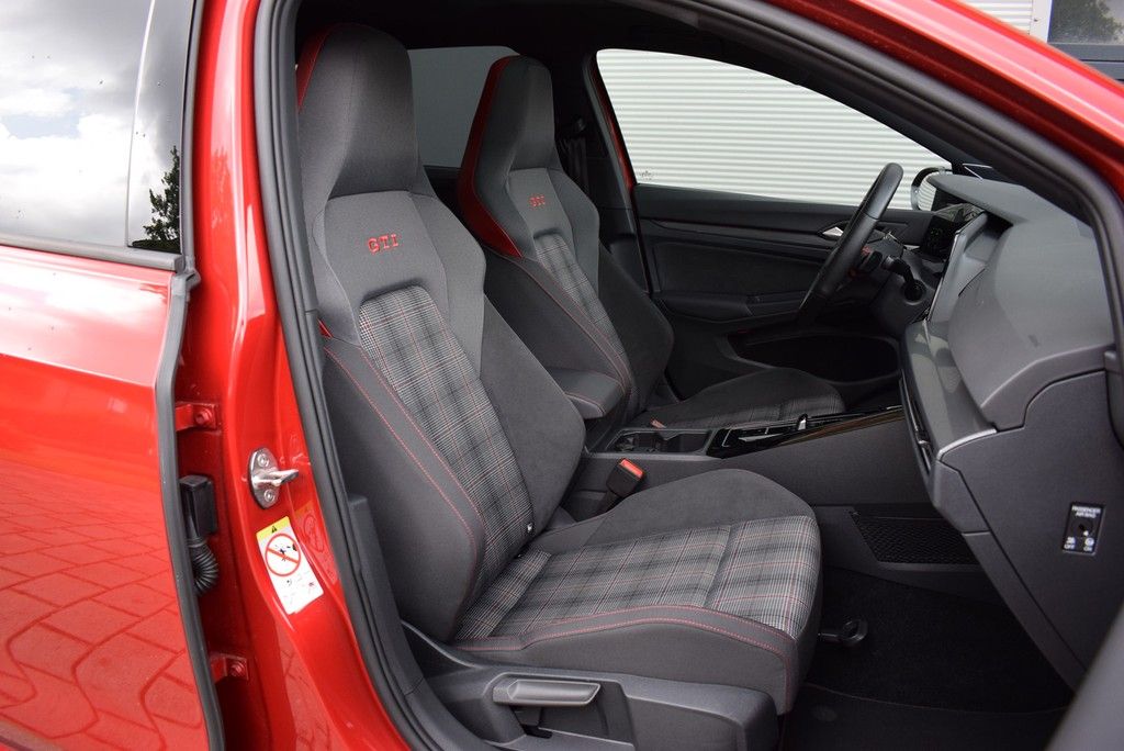 Volkswagen Golf VIII GTI DSG Matrix AHK Pano RüKam Keyless foto 5