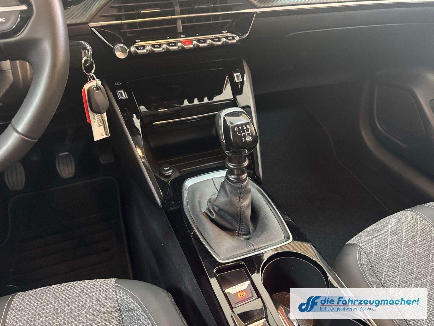 Fahrzeugabbildung Peugeot 208 Allure Navi Digitales Cockpit LED Apple CarP