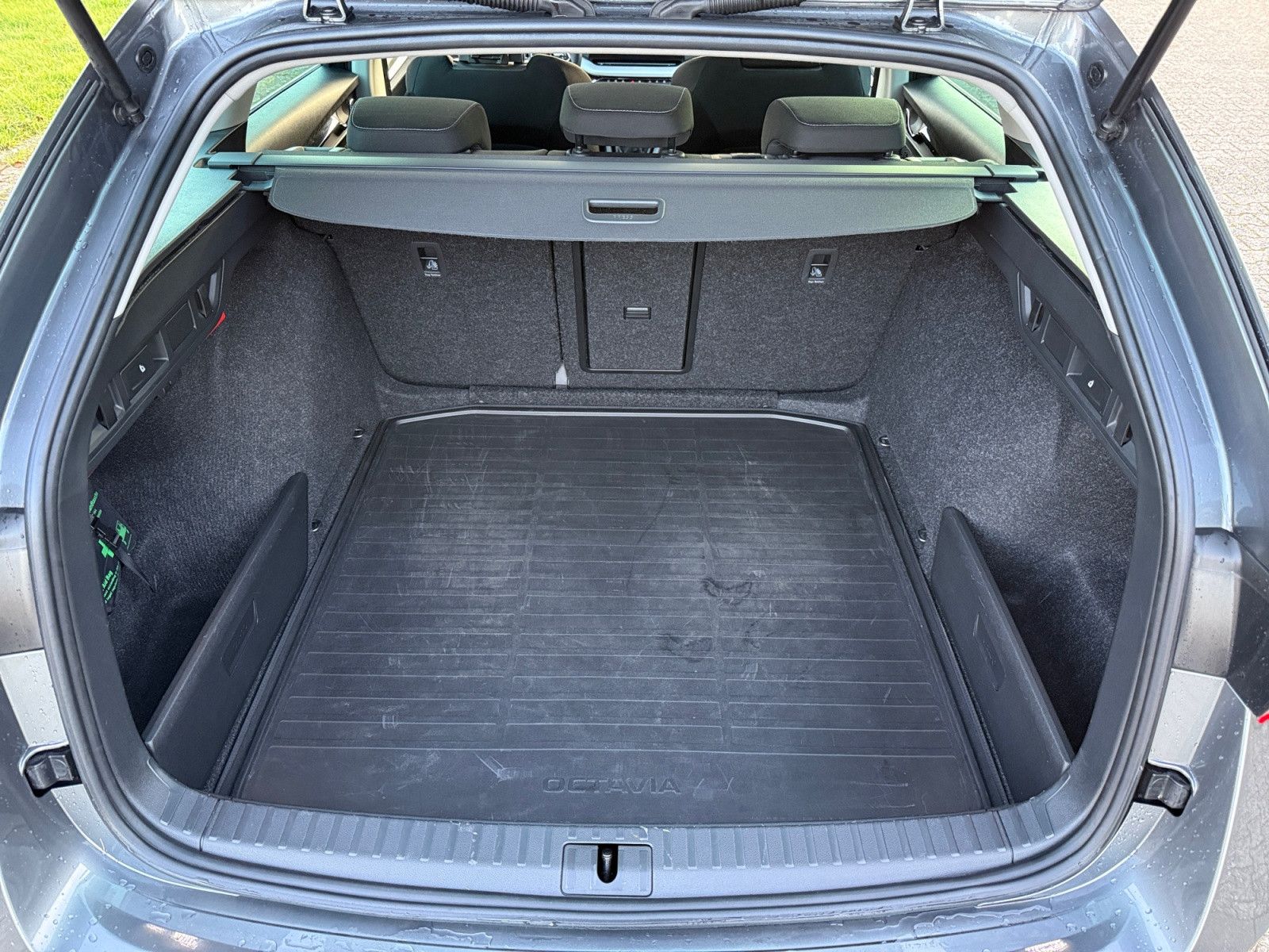 Octavia Combi 2,0 TDI Tour Standh. Matrix  Pano