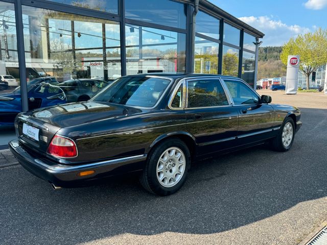 JAGUAR XJ 4.0 Sovereign