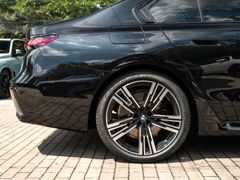 BMW 740 – 13 / 35