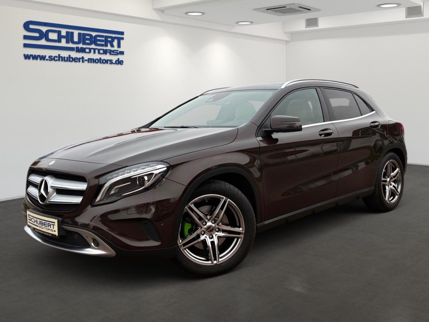 Mercedes-Benz GLA 250 4Matic Urban AHK Pano Navi Leder Bi-Xeno