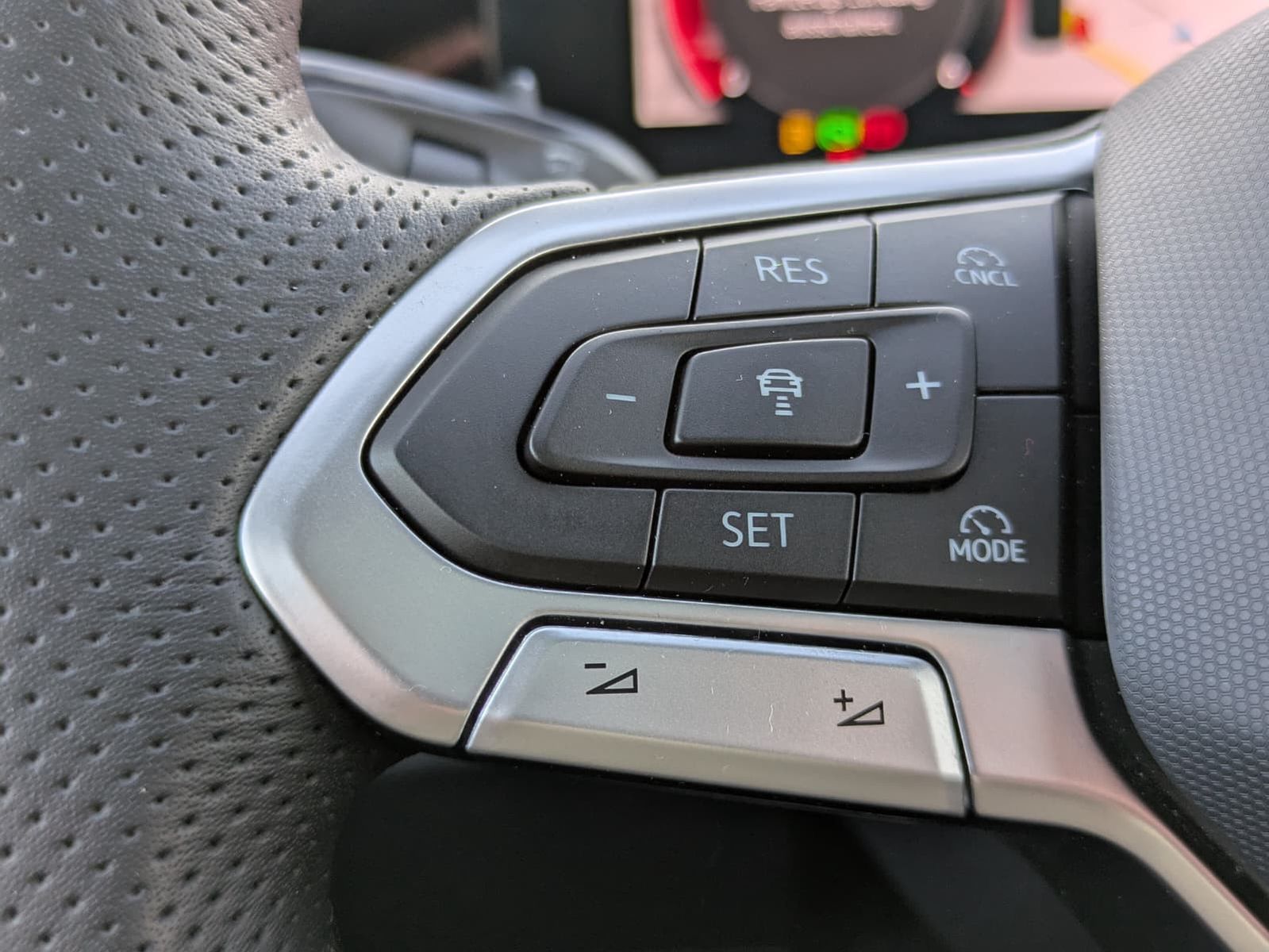 Fahrzeugabbildung Volkswagen Tayron 2.0 TDI 4M R-Line 7Si*MATRIX*AHK*PANO*HUD