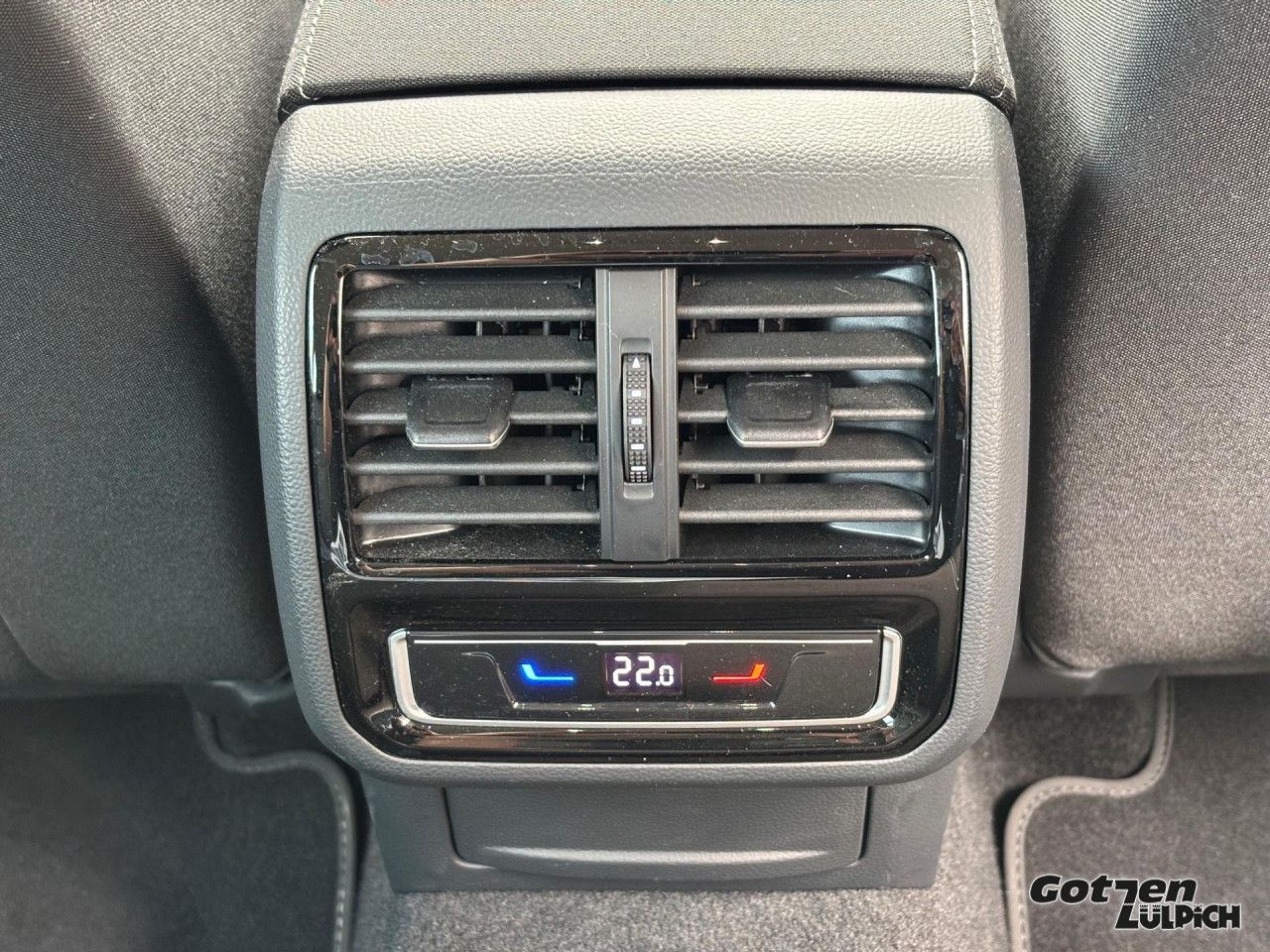 Fahrzeugabbildung Volkswagen Passat Variant Business 2,0TDI Travel Assist LED