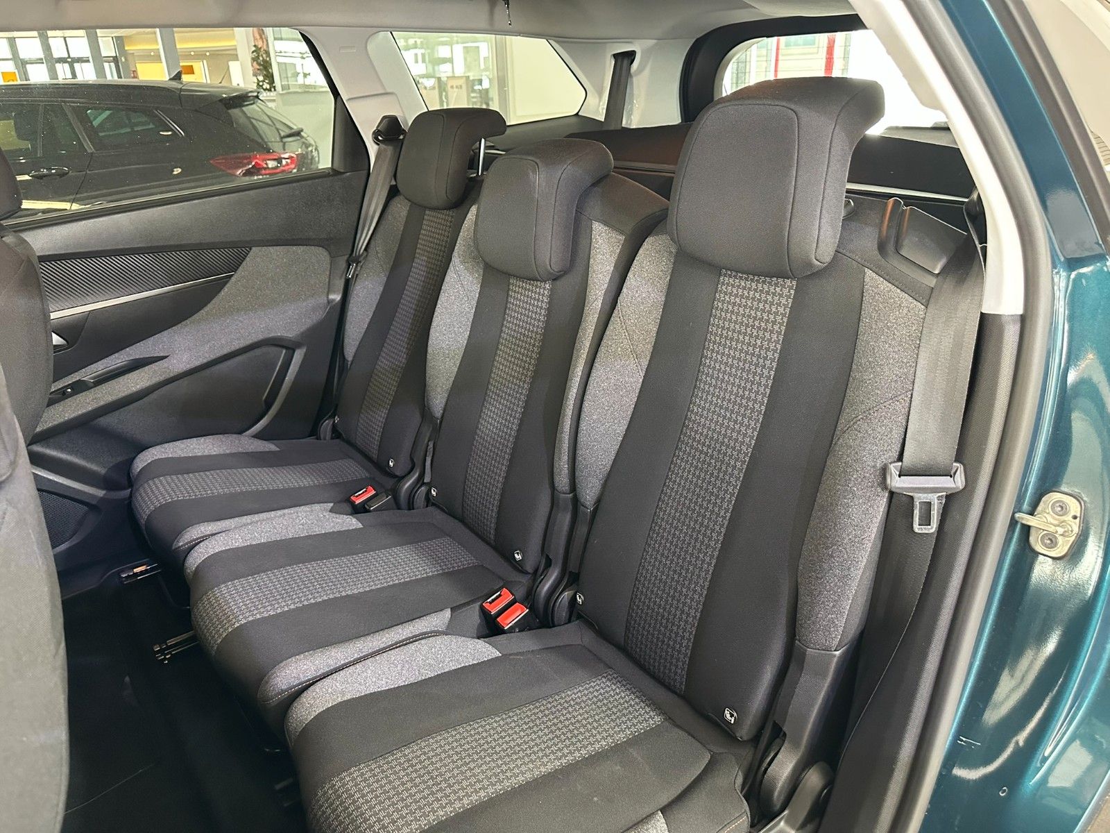 Fahrzeugabbildung Peugeot 5008 Active Busines 1.2 VIRTUAL/NAVI/PDC+CAM/LED