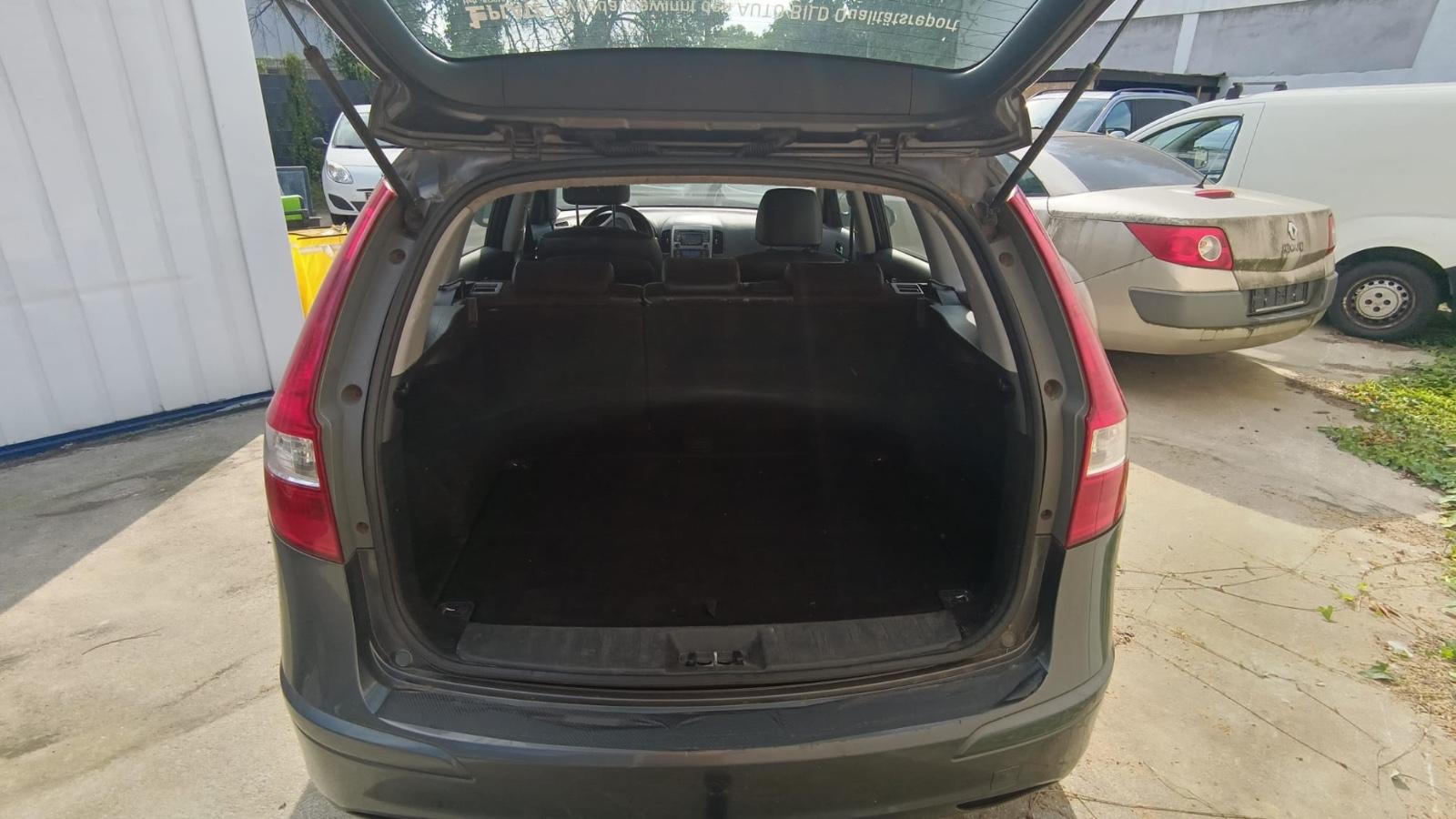 Hyundai i30 2011 — photo 8