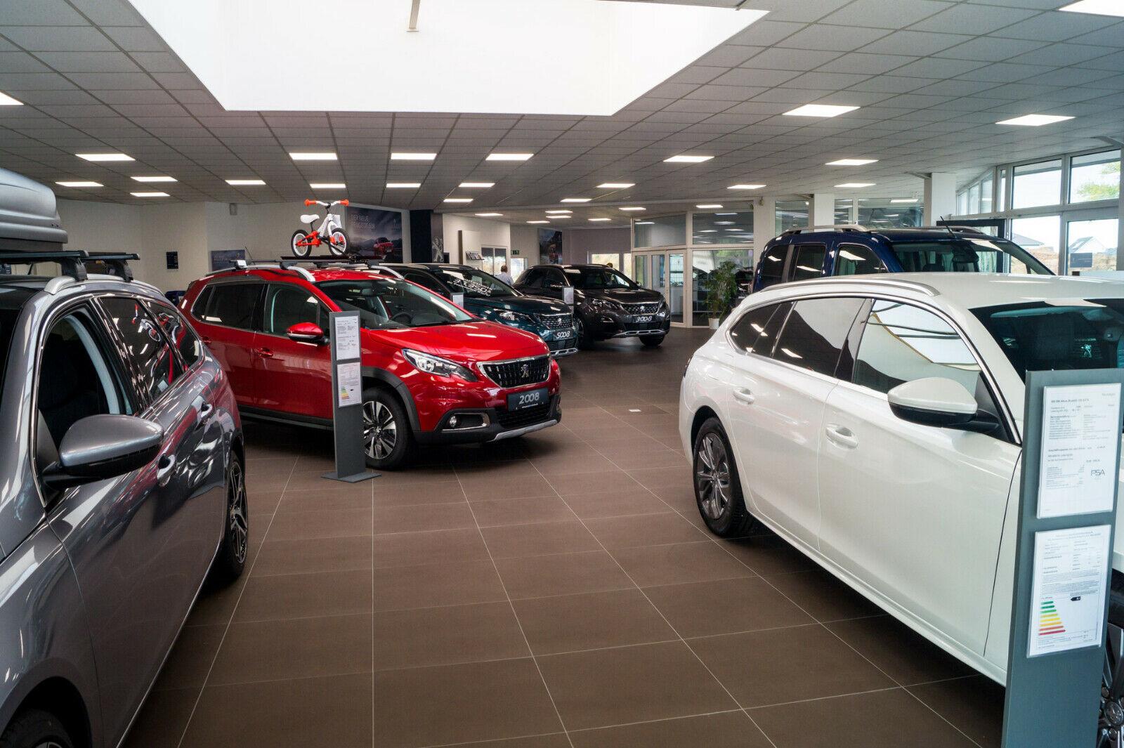 showroom-image-top
