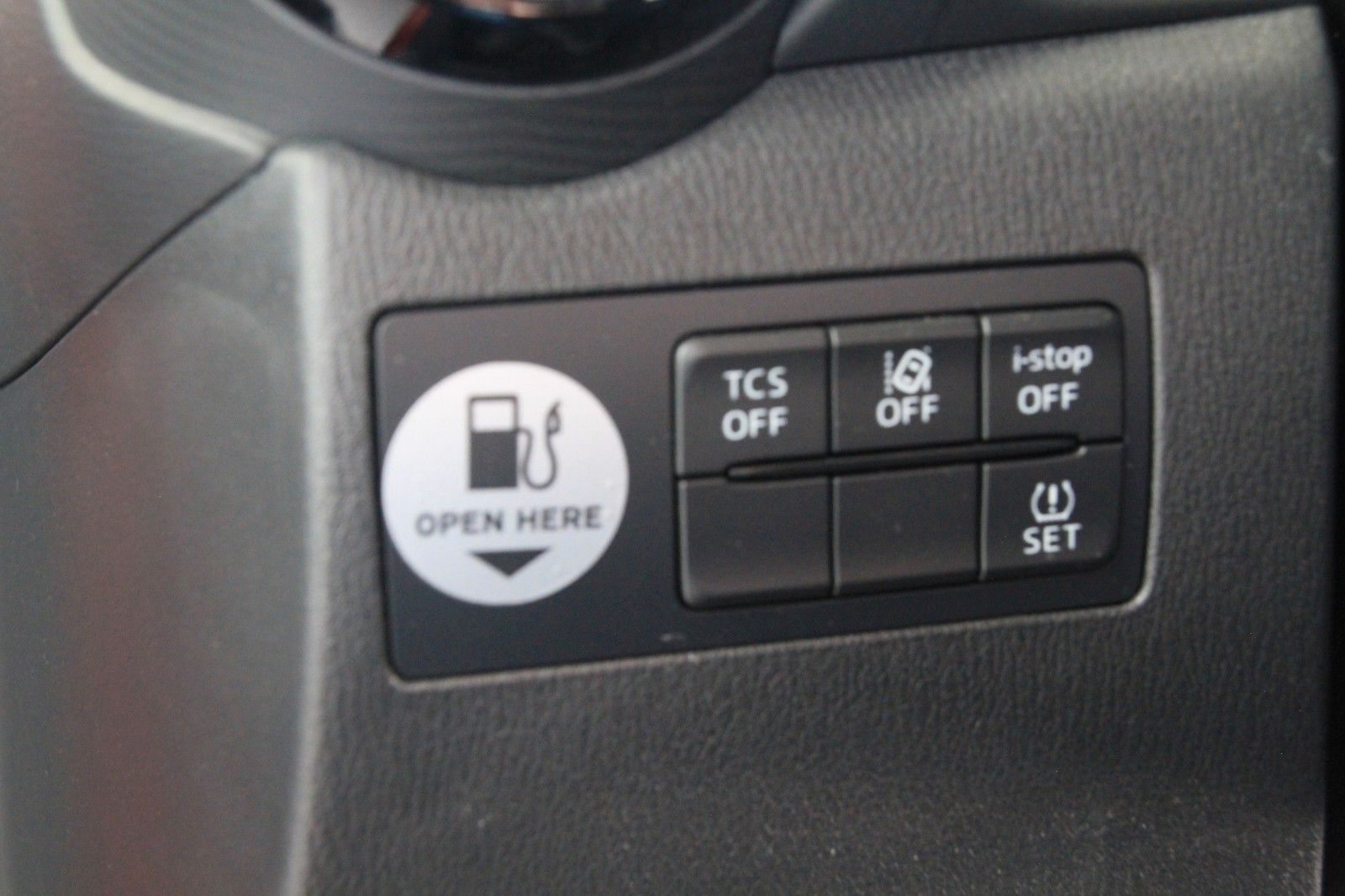 Fahrzeugabbildung Mazda CX-3 2.0 Skyactive-G Exclusive-Line