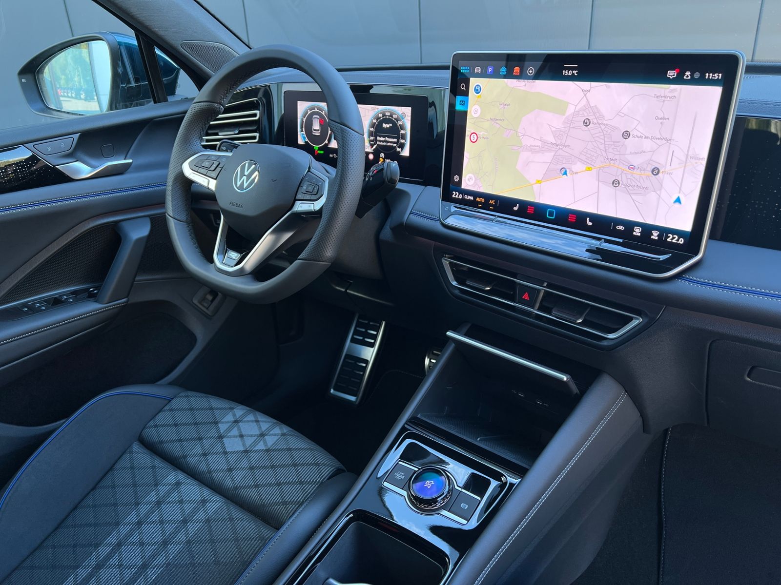 Fahrzeugabbildung Volkswagen Tiguan R-Line 1.5 eTSI DSG *AHK, IQ.Light, DCC,