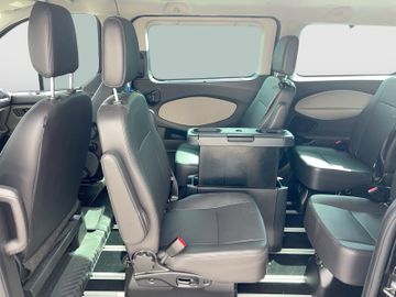 Ford Tourneo Custom - 12