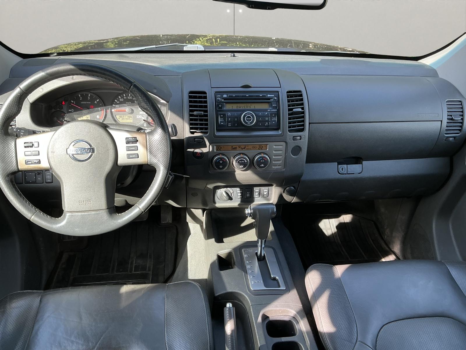 Nissan Navara Double Cab LE 4x4 | 171 ch | BVA | Cuir | Toit ouvrant | Sièges chauffants électriques | Attelage