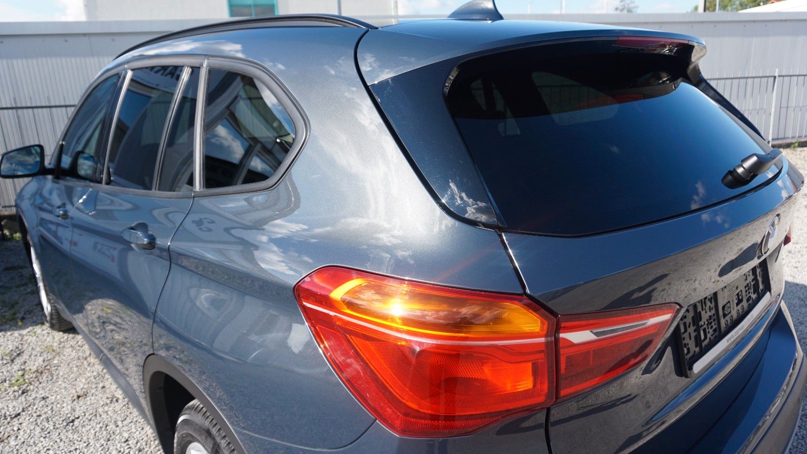 Fahrzeugabbildung BMW X1 xDrive 20i Advantage,PDC,Automatik,Scheckheft