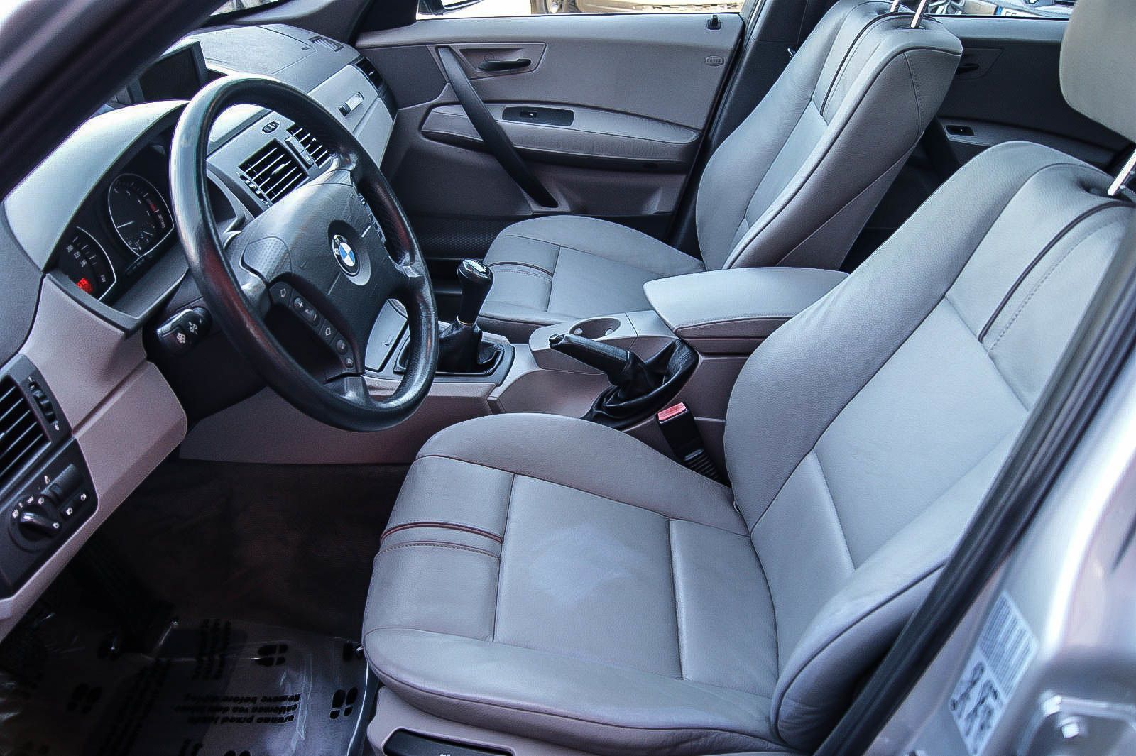 Fahrzeugabbildung BMW X3 3.0i 4x4 LEDER XENON NAVI RENTNER 1.BESITZ