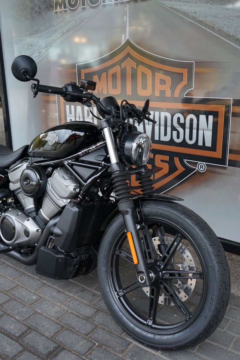 Fahrzeugabbildung Harley-Davidson Sportster Nightster 975 mit Umbauten