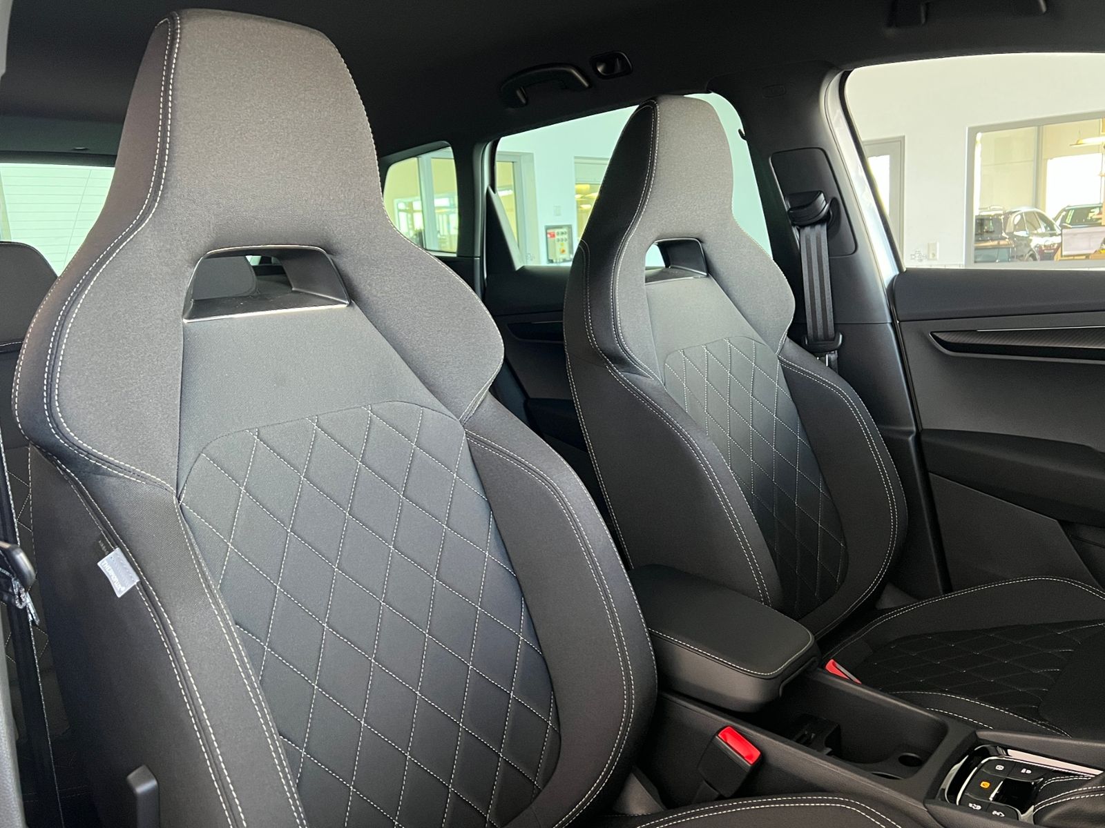 Fahrzeugabbildung SKODA Karoq Sportline 2.0 TDI DSG 4x4 *AHK,Canton-Soun