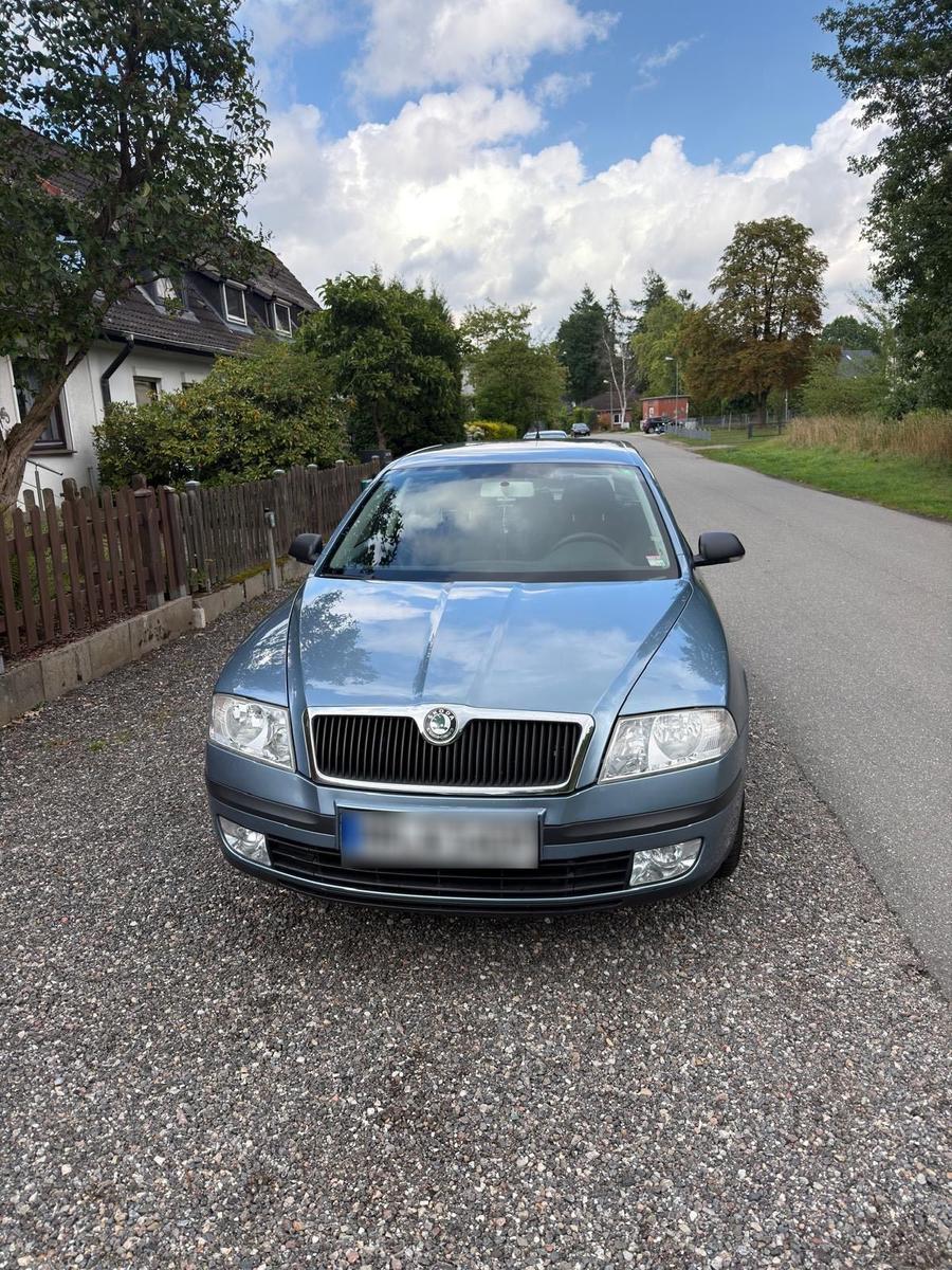 Skoda Octavia 2007 — rear view