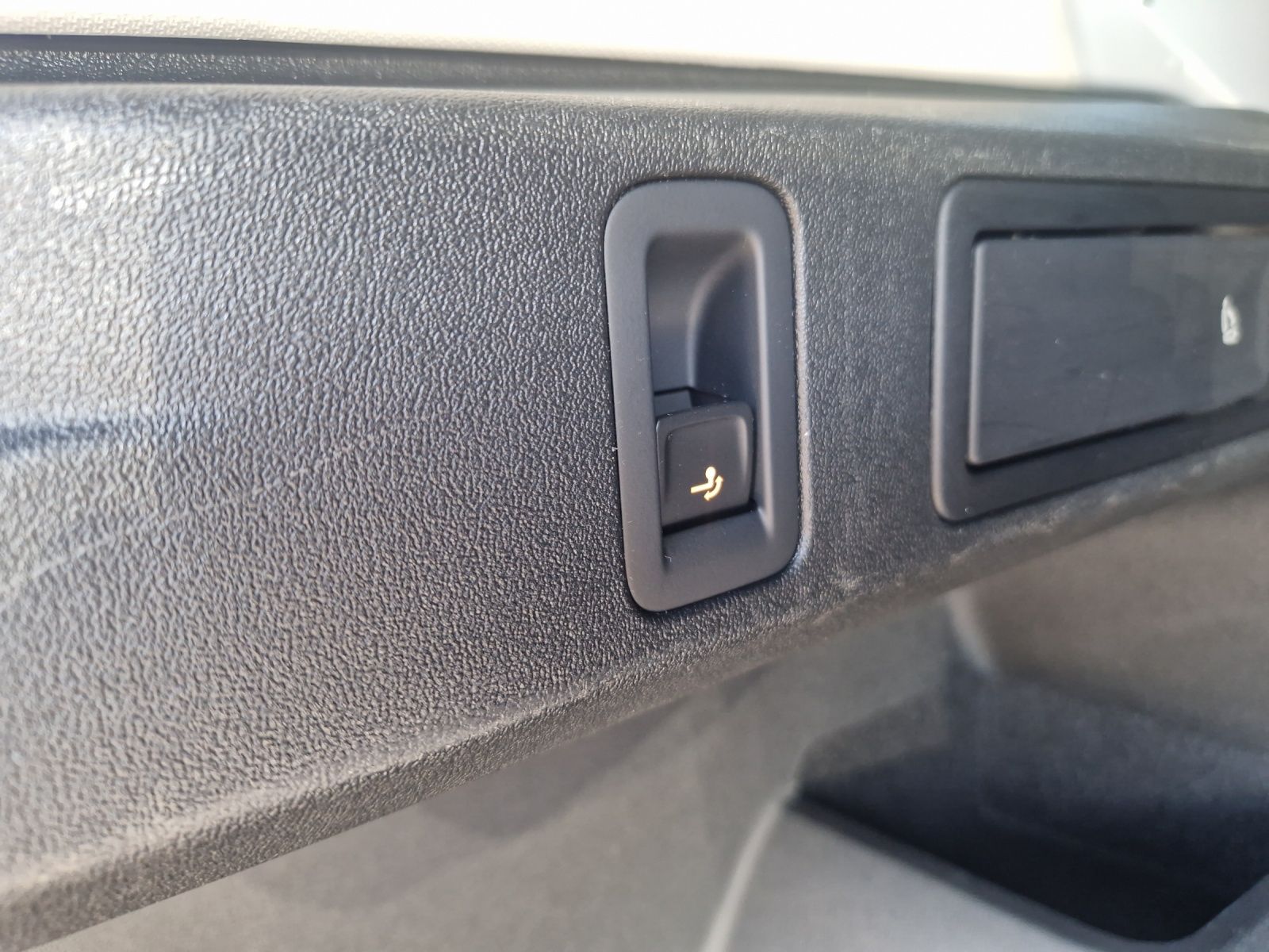 Fahrzeugabbildung Volkswagen Tiguan 2.0 TDI Life DSG LED+ ACC AHK SHZ LRHzg W