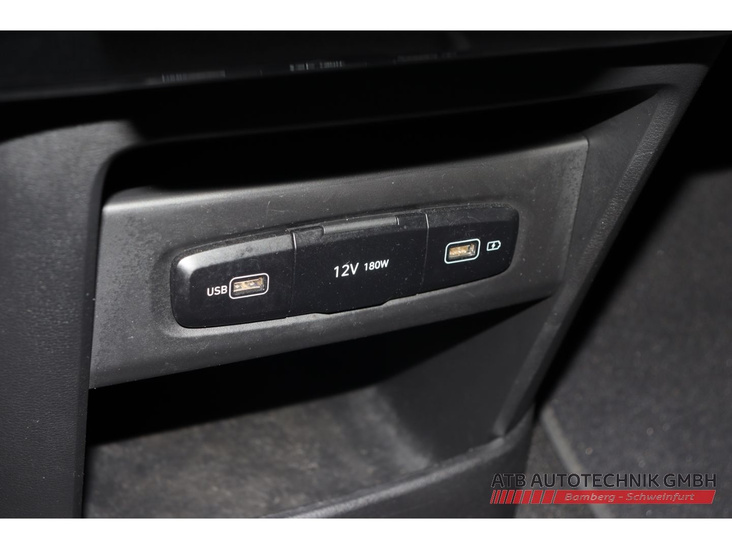 Fahrzeugabbildung Hyundai STARIA Prime 2WD 2.2 CRDi Park-Paket Navi Bose K