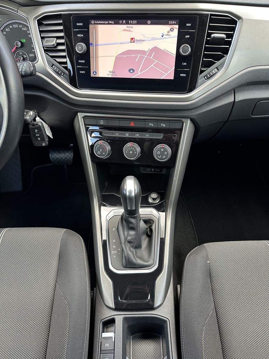 Fahrzeugabbildung Volkswagen T-Roc 2.0 TDI DSG Style NAV+ACC+AHK+TOTW+PARKASS