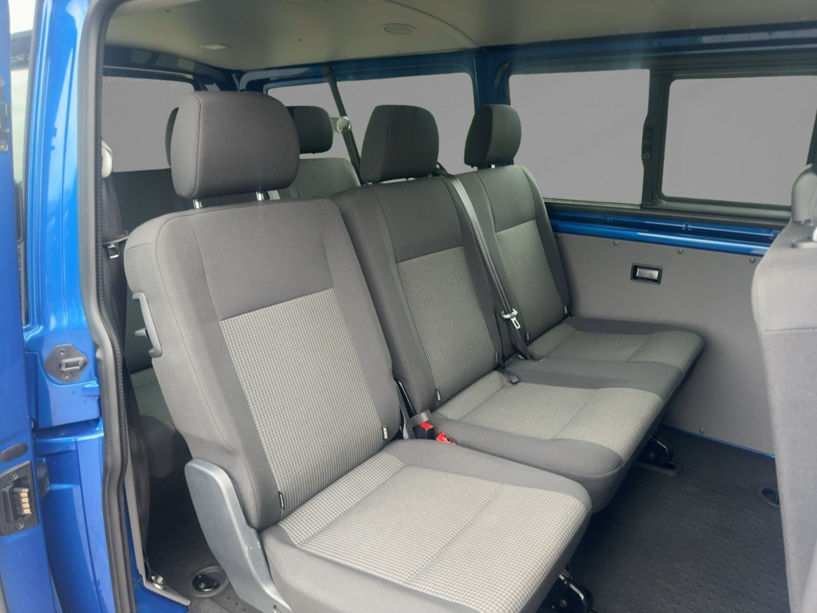 Fahrzeugabbildung Volkswagen T6.1 Kombi 2.0 TDI L2H1 Klima GRA App-Connect Si