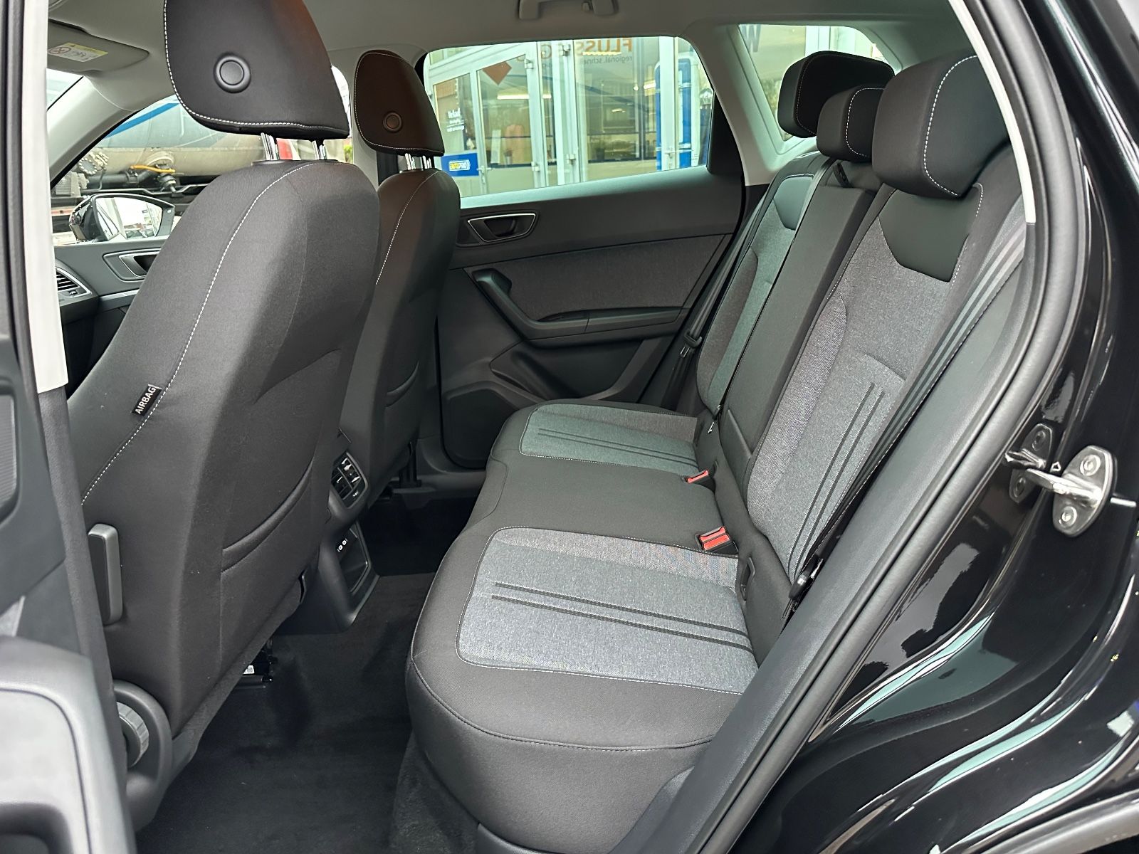 Fahrzeugabbildung SEAT Ateca 1.5 TSI Style DSG AHK/Navi/ACC/SHZG/LED