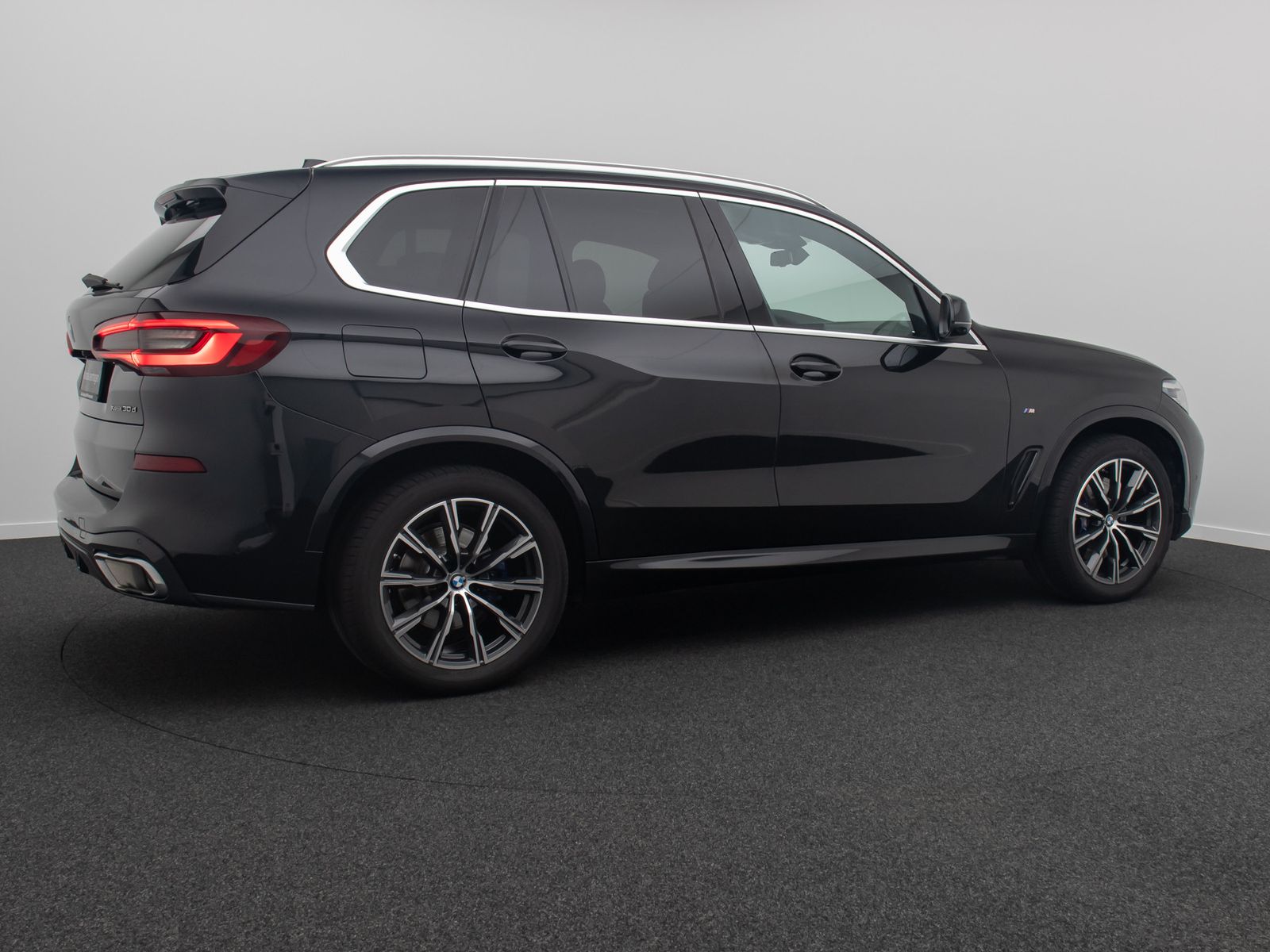 Fahrzeugabbildung BMW X5 xD30d M Sport 360° HUD DAB HiFi AHK Panorama