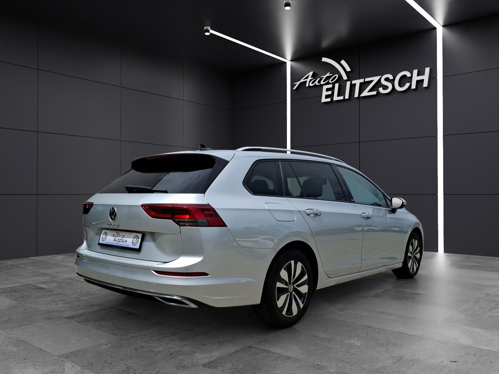 Fahrzeugabbildung Volkswagen Golf VIII Variant TSI Move Standhzg. LED AHK Car
