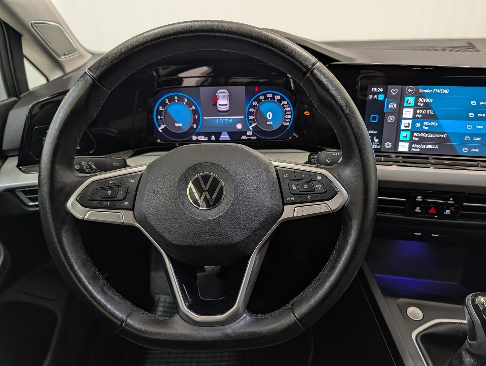 Volkswagen Golf 1.5 TSI Life DCC Fahrwerk AHZV Standhzg., миниатюра 8