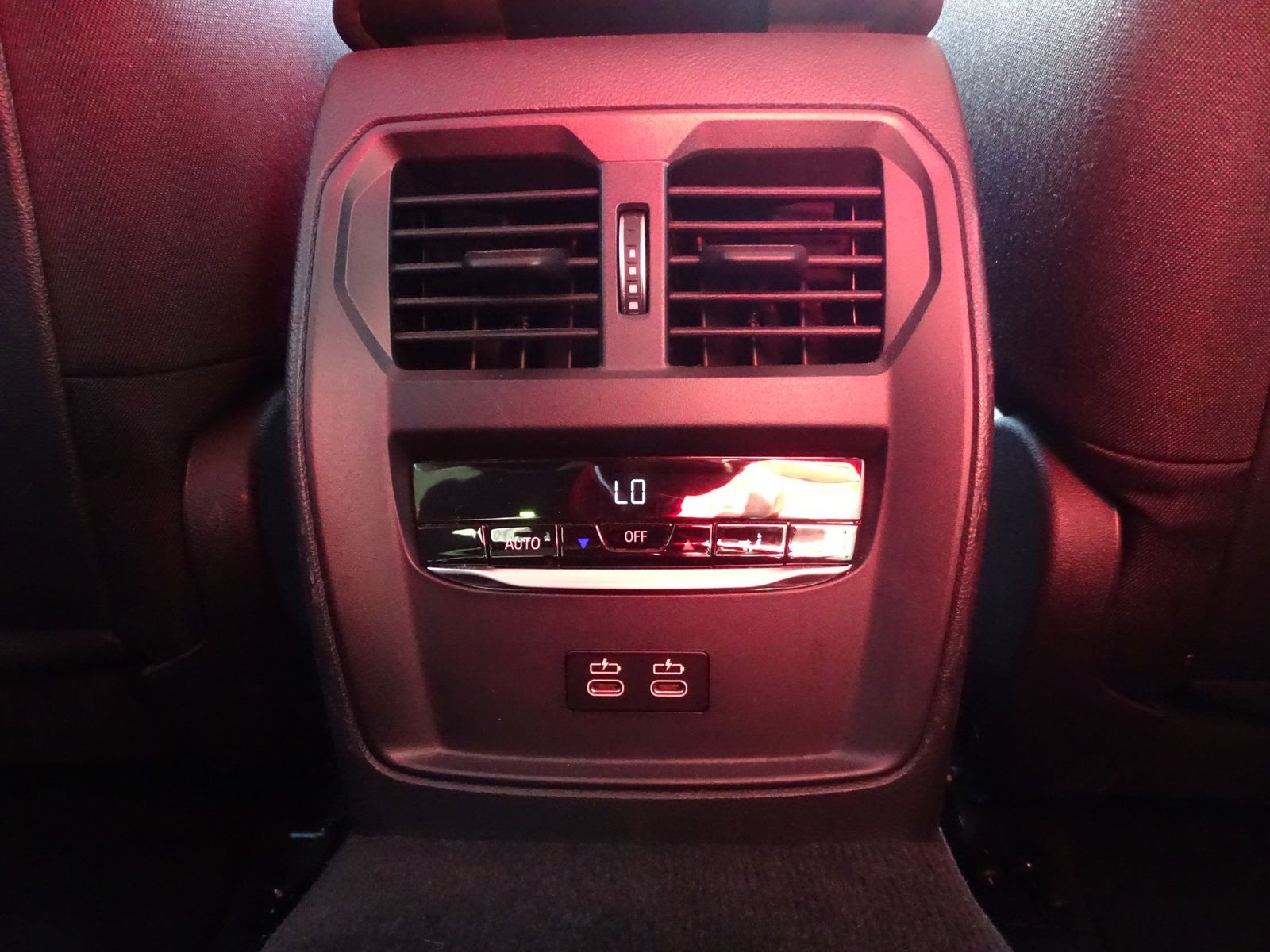 BMW 318d Advantage Aut. LED Navi Head-Up AHK Kamera foto 18