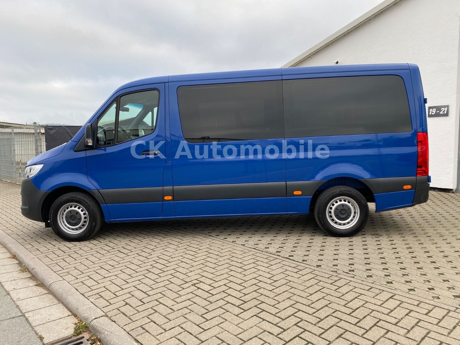 Fahrzeugabbildung Mercedes-Benz Sprinter III Tourer 214 RWD L2 /9 Sitze/Klima
