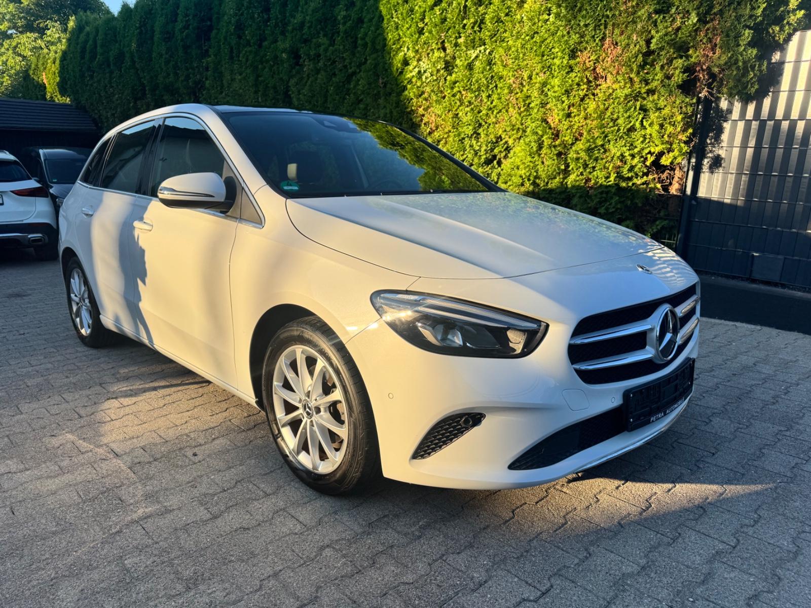 Mercedes-Benz B 180PANORAMA RÜCKFAHRKAMERA SITZHEIZUNG