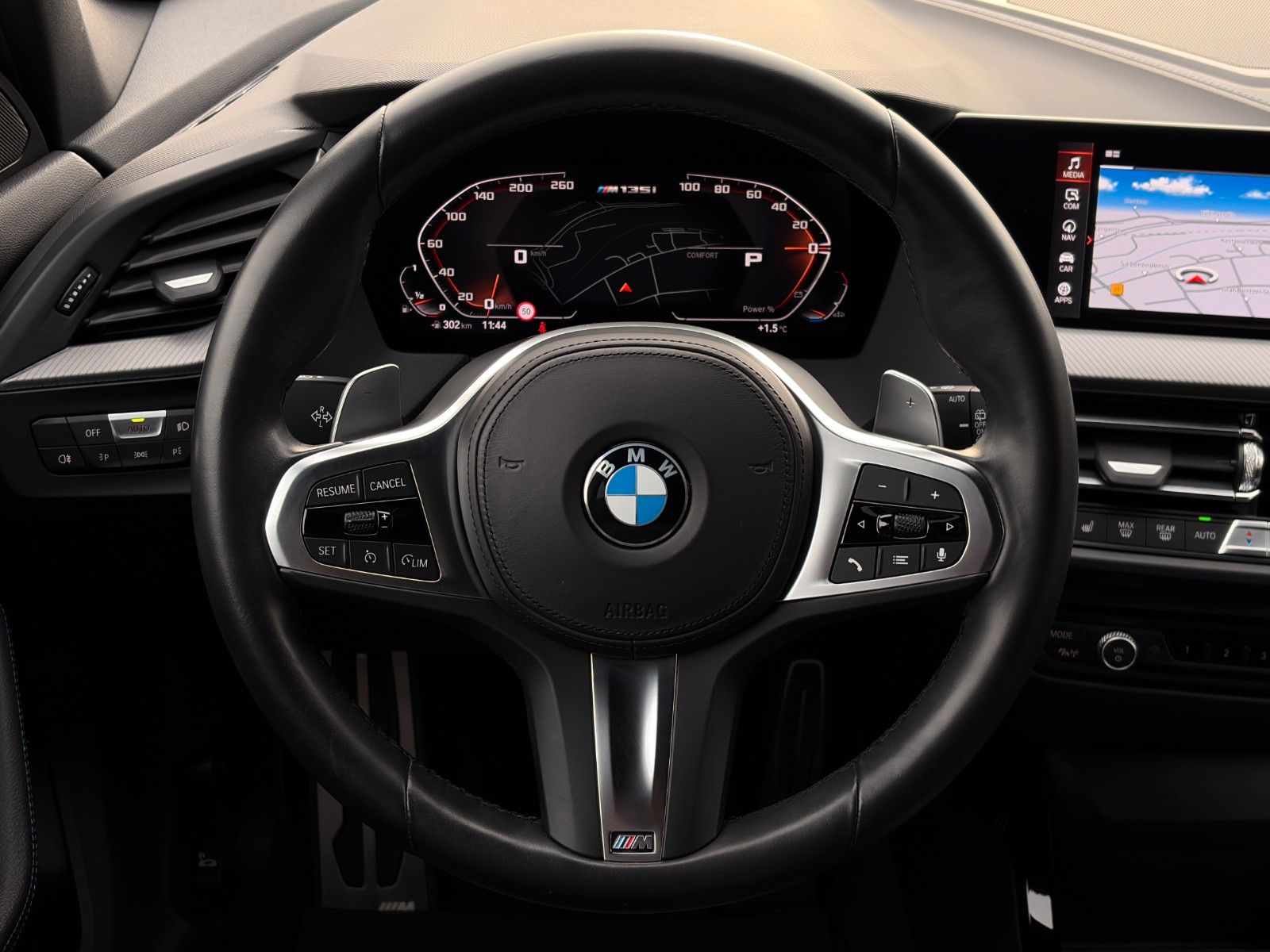 Fahrzeugabbildung BMW M135i xDrive HiFi SHZ LED DAB PDC Wireless Temp