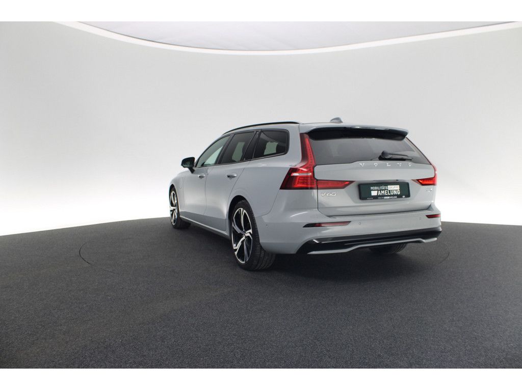 Volvo V60 T8 AWD Plus Dark 1.Hand H/K AHK STANDHZ LED imagem 3