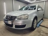 Volkswagen Golf V 1.6 Variant *Klima* *PDC* - Volkswagen Golf aus 2009: 1.6