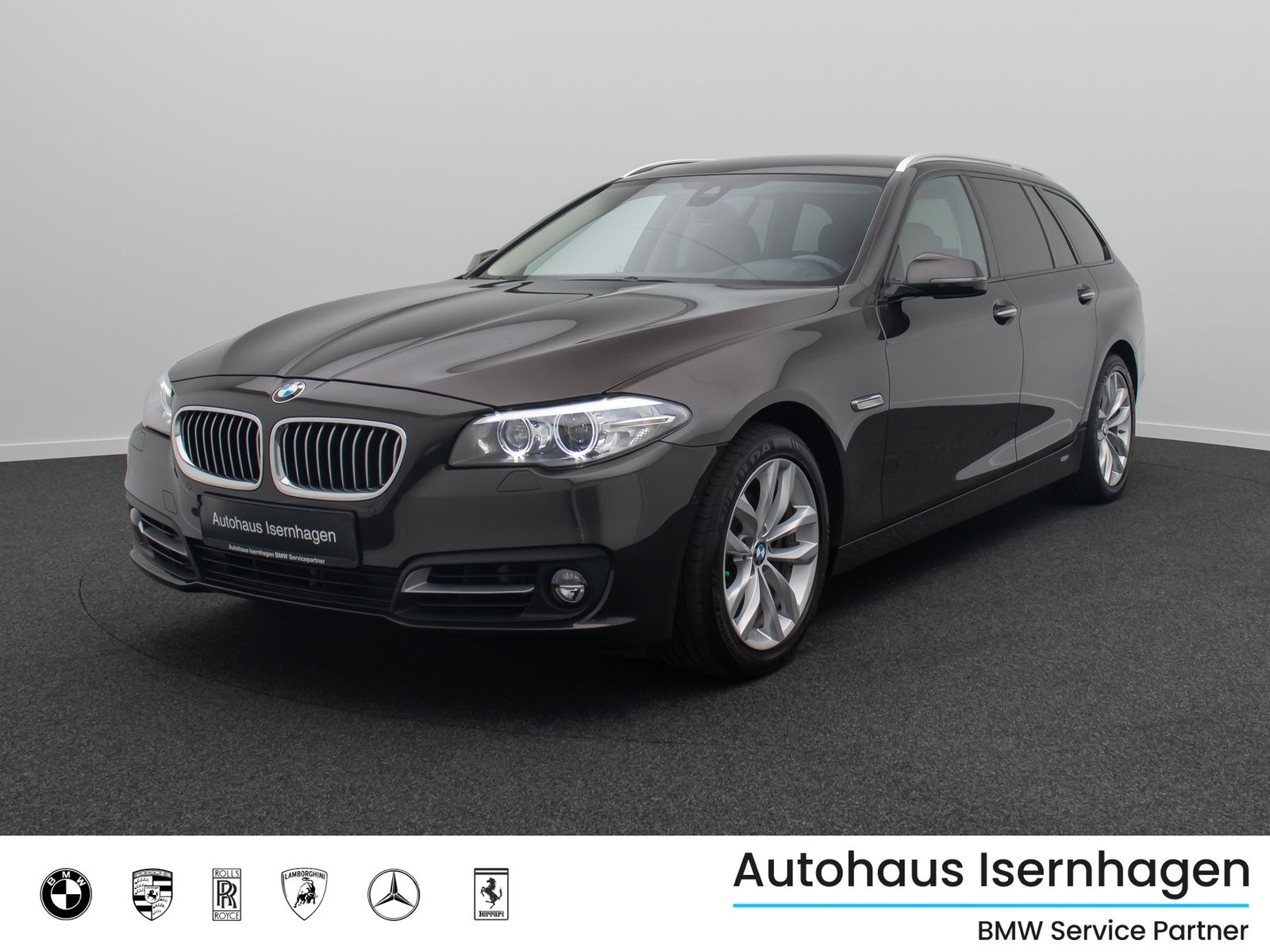 Fahrzeugabbildung BMW 520d HUD Alarm Komfortsitze SoftClose AHK Sport