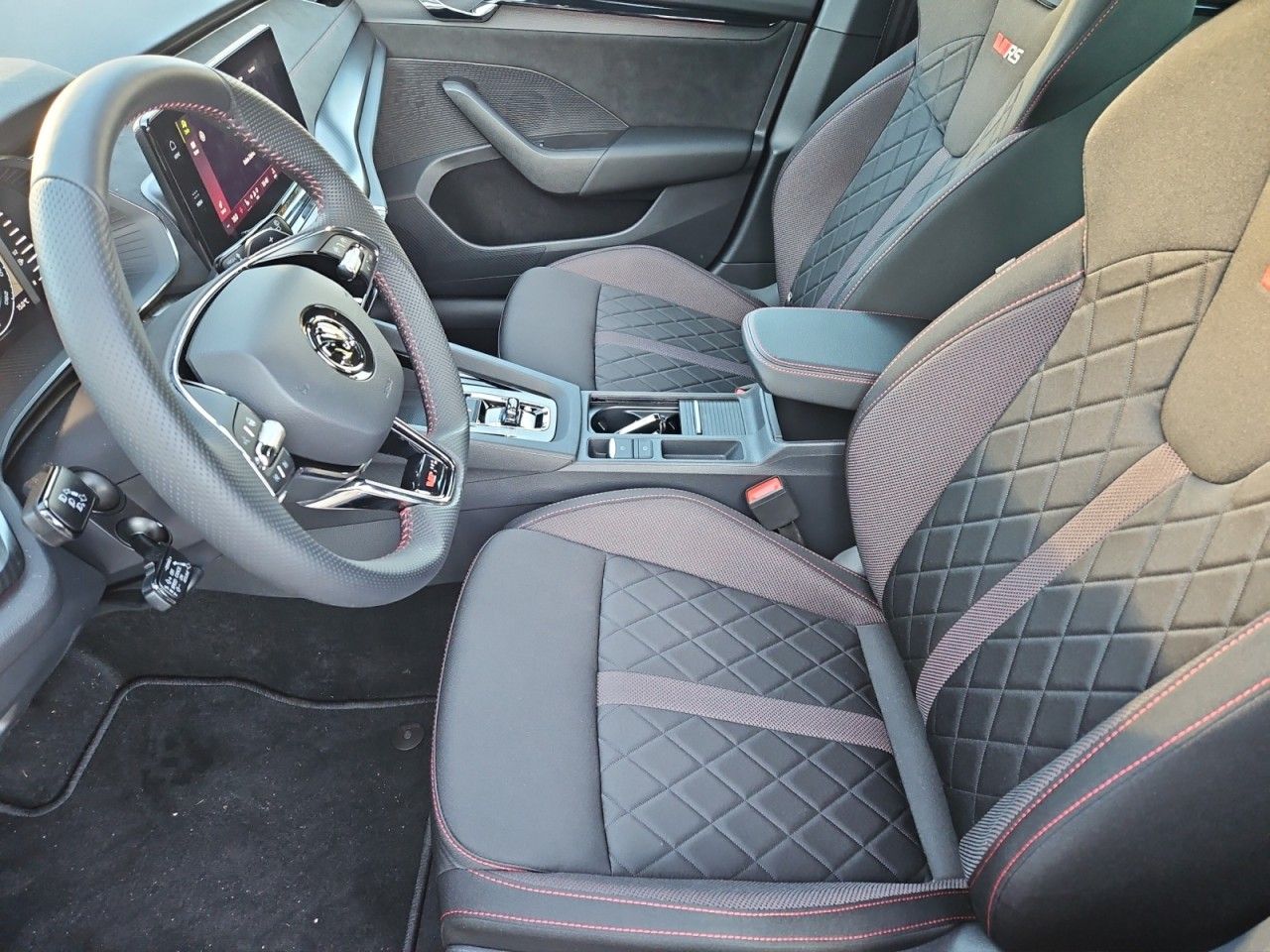 Fahrzeugabbildung SKODA Octavia Combi RS TSI 2.0 TSI DSG MATRIX/HUD/NAVI