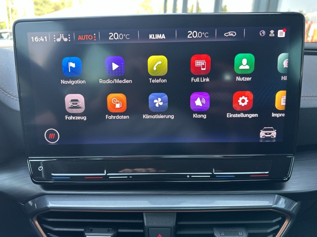 Fahrzeugabbildung CUPRA Formentor VZ 2.0TSI 4Drive 310PS DSG+*AHK*Beats* - mit KI generiert/bearbeitet