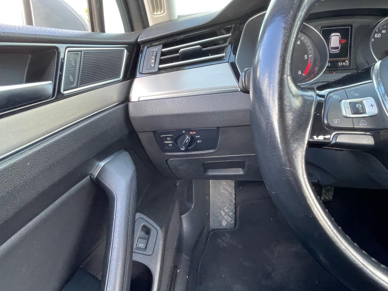 Volkswagen Passat 2015 — photo 36