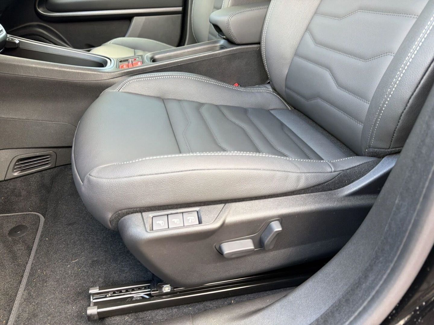 Fahrzeugabbildung Jeep Avenger Summit Elektro Leder Panoramadach MY2027