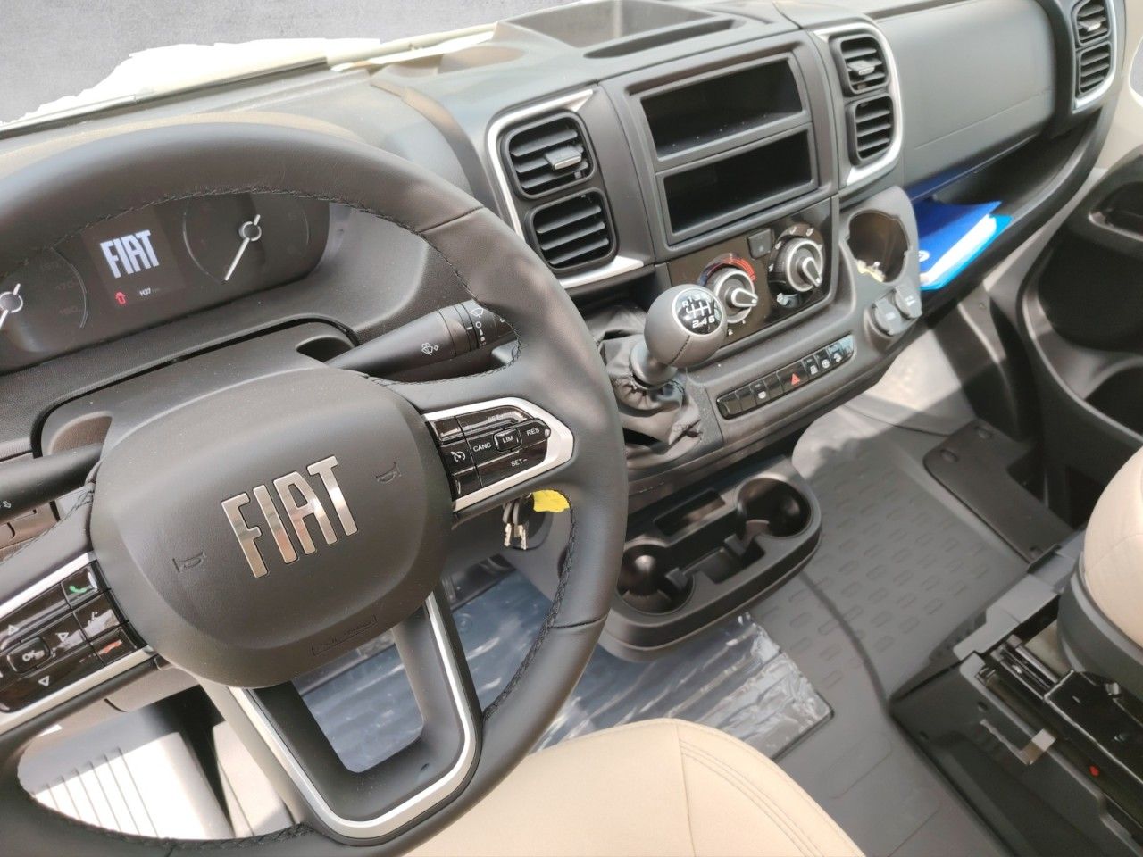 Fahrzeugabbildung LMC Innovan 603 Edition 70 Jahre Markise