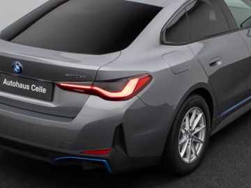 Fahrzeugabbildung BMW i4 eD35 Gran Coupé Glasdach Kamera DAB H/K Komfo