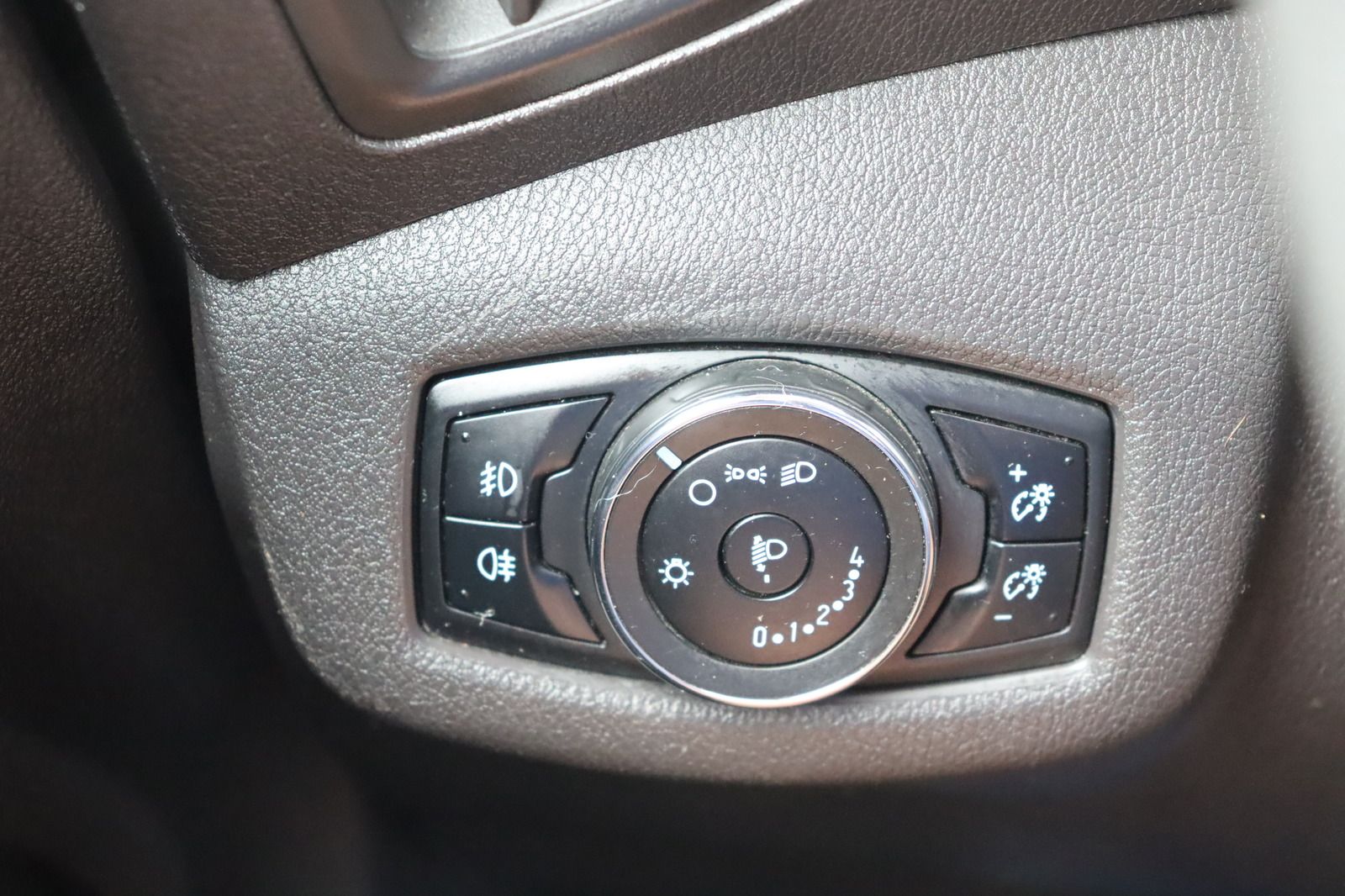 Fahrzeugabbildung Ford Transit Connect * Klima * Navi * RFK * AHK